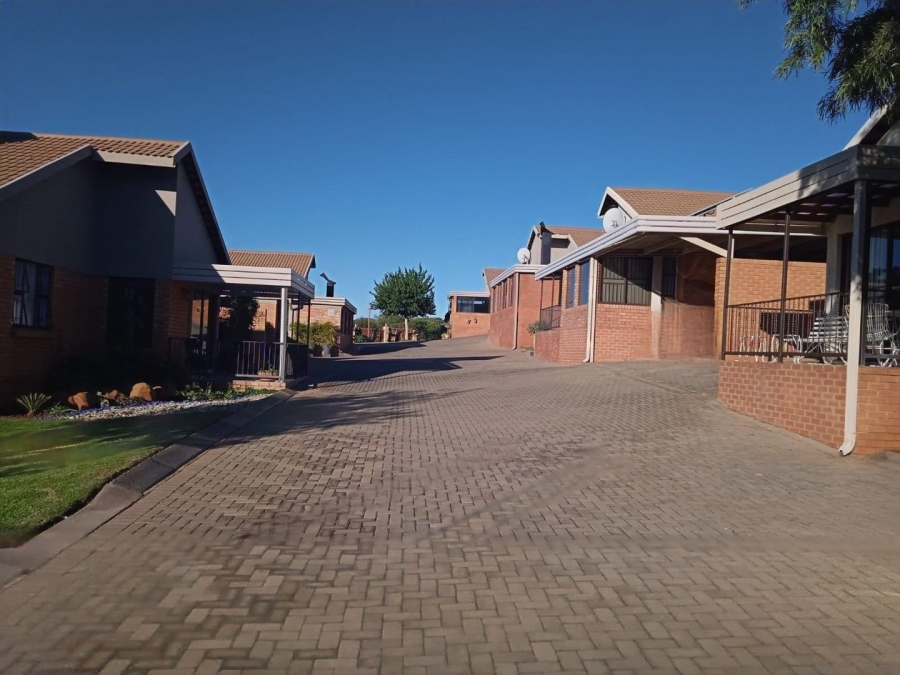 2 Bedroom Property for Sale in Vredenhof Sh Free State